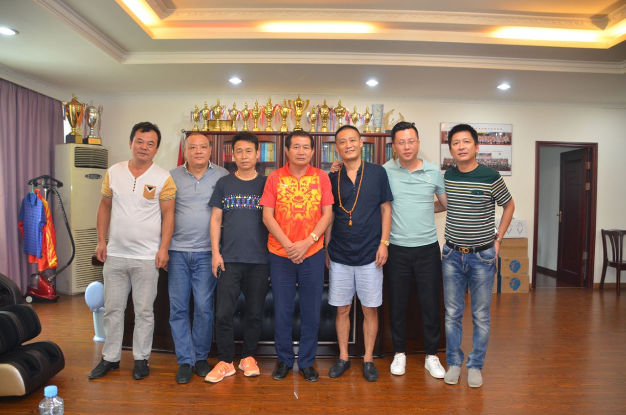 邓先生与江西鸽友的合影